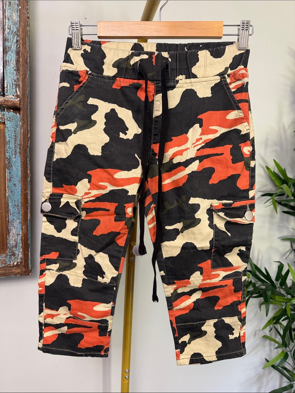 VIP Black Red Cream Camo Cargo Bermuda jorts shorts 9/10